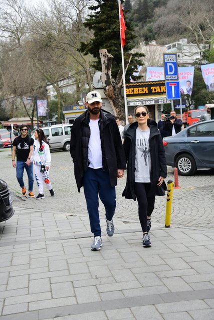 BURCU ERÇİL ERKEK ARKADAŞI MEHMET YAYLA İLE BEBEK'TE YÜRÜYÜŞ YAPTI.
