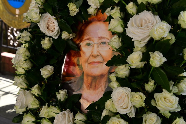 ÖZDEN AKAY
