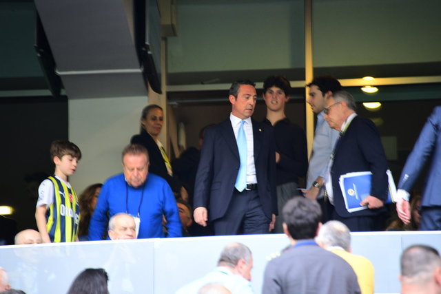 FENERBAHÇE KULÜBÜ KRİTİK OLAĞANÜSTÜ GENEL KURUL TOPLANTISINDA KONUŞMA YAPAN FENERBAHÇE SPOR KULÜBÜ BAŞKANI ALİ KOÇ, ALDIKLARI KARARLARI KOMUOYUNA SUNDU.