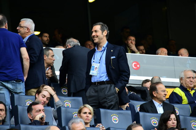 İŞ İNSANI RAİF DİNÇKÖK FENERBAHÇE KULÜBÜ'NÜN OLAĞANÜSTÜ GENEL KURUL TOPLANTISINDA YER ALDI.