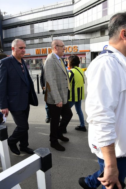 CİNER YAYIN HOLDİNG YÖNETİM KURULU BAŞKANI KENAN TEKDAĞ'DA OLAĞANÜSTÜ KURULA KATILARAK FENERBAHÇE SPOR KULÜBÜ'NE DESTEK OLDU.