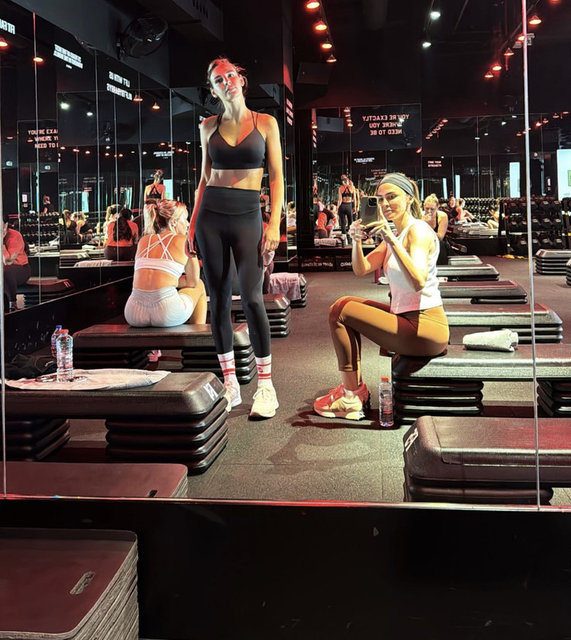 ASLIŞAH ALKOÇLAR DEMİRAĞ ABLASI NESLİŞAH ALKOÇLAR DÜZYATAN İLE BİRLİKTE SPOR YAPTI.
