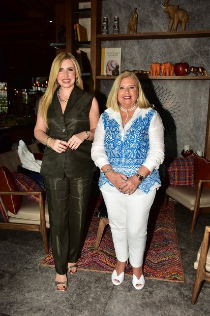 ÖZGE SANDER VE ŞULE ARGÜDER ETKİNLİĞE EV SAHİPLİĞİ YAPTILAR.