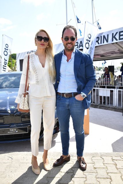 SANEM VE RALF TEZMAN ÇİFTİ TEKNE VE OTOMOBİL TUTKUNLARINI BİR ARAYA GETİREN ETKİNLİKTE...