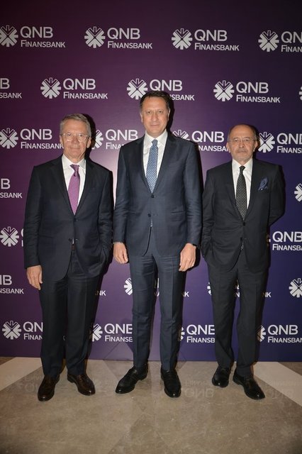 QNB FİNANSBANK YÖNETİM KURULU BAŞKANI ÖMER ARAS, QNB FİNANSBANK GENEL MÜDÜRÜ ÖMÜR TAN VE GALERİ NEV KURUCUSU HALDUN DOSTOĞLU GECEDE MİSAFİRLERİNİ AĞIRLADILAR. -  