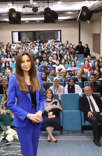 ASLIHAN KORUYAN SABANCI ÜNİVERSİTE ÖĞRENCİLERİYLE BİR ARAYA GELDİ.