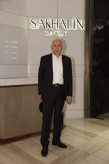 İŞ İNSANI ALİ KİBAR DA ÖZEL AÇILIŞA KATILAN İSİMLERDENDİ.