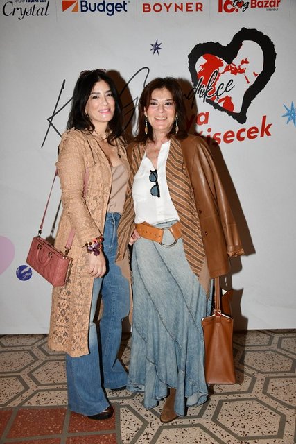 NAZLI KEÇELİ ANNESİ NİLGÜN KEÇELİ İLE BİRLİKTE TOG İÇİN ALIŞVERİŞ YAPTI.