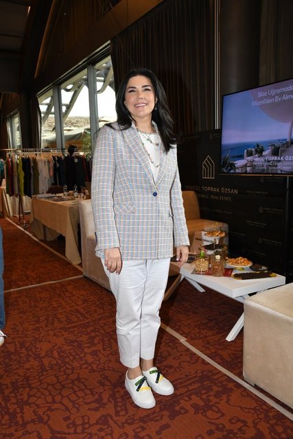 SONGÜL TOPRAK ÖZSAN DA TOG İÇİN KURDUĞU STANDINDAYDI...