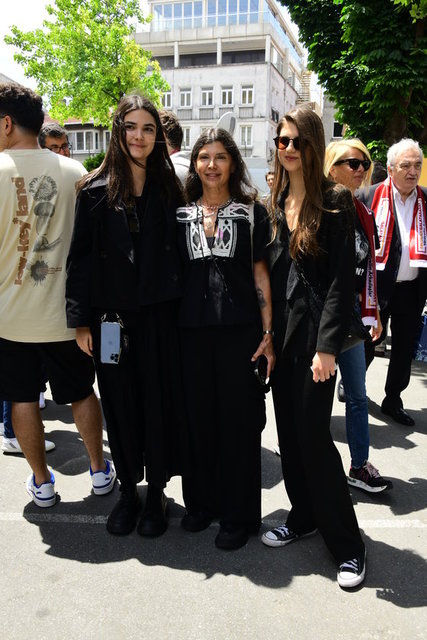 MERVE, ZEYNEP, MİNA ÜSTÜNEL