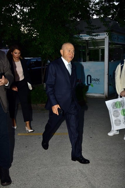 NİHAT ÖZDEMİR