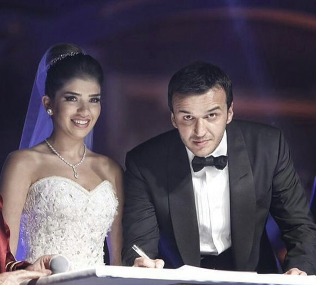 HİKMET VE ALPİN ALBAYRAK ÇİFTİ EVLİLİK YILDÖNÜMLERİNİ KUTLADILAR.
