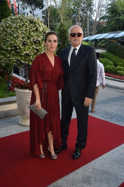 SUZAN VE TURGUT TOPLUSOY ÇİFTİ DÜĞÜNE BİRLİKTE KATILMIŞTI.