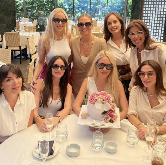 SANEM TEZMAN YENİ YAŞINI YAKIN DOSTLARI NAZLI ÇELİK VE SELİN ÖZTARHAN İLE BİRLİKTE KUTLADI