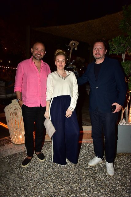 SİNAN VE MELDA KOSİF ÇİFTİNİN YANI SIRA AÇILIŞA UMUT ÖZKANCA DA KATILDI.