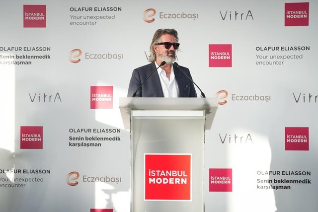 SANATÇI OLAFUR ELİASSON SERGİ ÖNCESİ AÇILIŞ KONUŞMASI YAPTI.