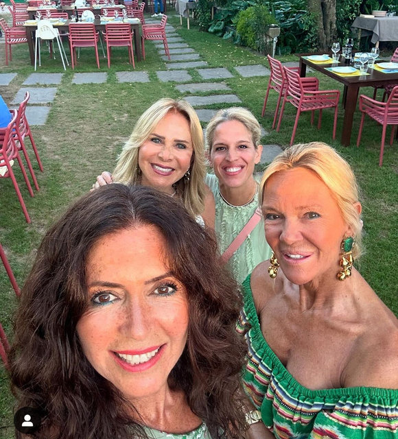 ŞEBNEM ÇAPA, MERVE HASMAN, ZEYNEP ÇARMIKLI VE BETTİNA MACHLER EĞLENCELİ KUTLAMADA SELFİE ÇEKMEYİ İHMAL ETMEDİ
