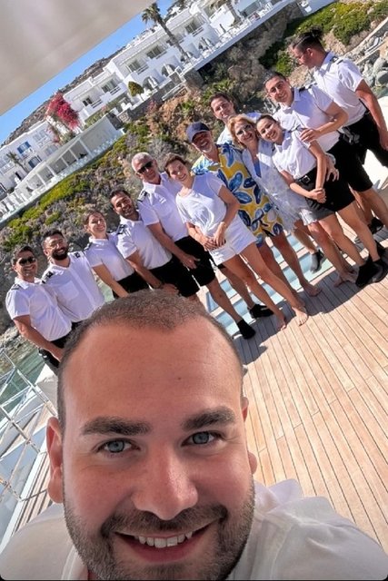 ATASAY KAMER, TEKNEDE AİLESİYLE SELFİE ÇEKTİ