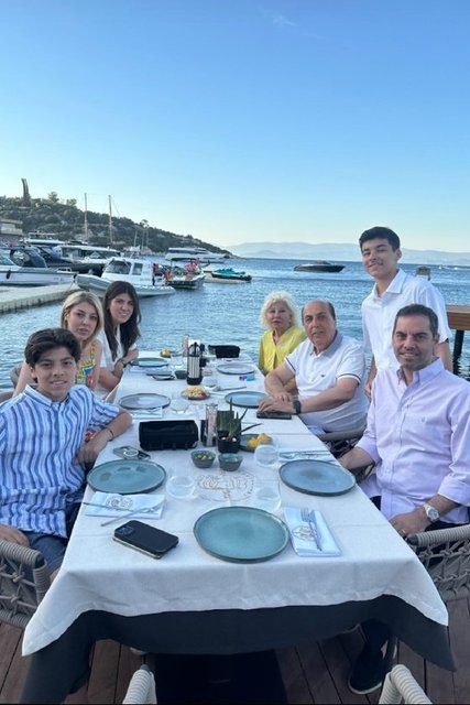 AYDIN AYAYDIN, KIZLARI DERYA VE PINAR TALAY İLE BAYRAMI BODRUM'DA GEÇİRİYOR