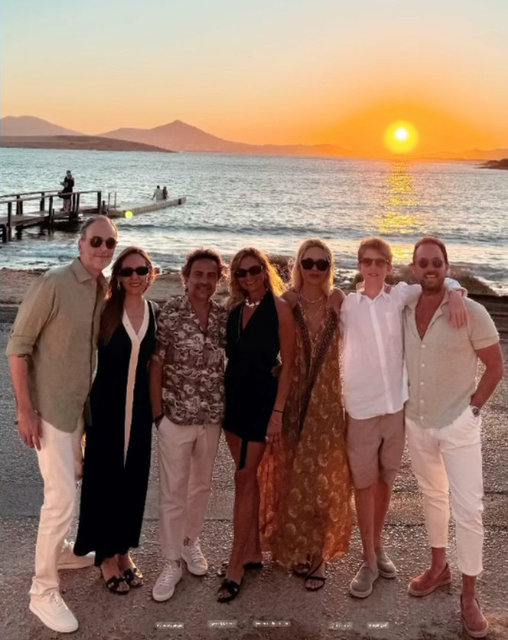 SANEM - RALF TEZMAN, HANDE - MEHMET GAMGAM, PINAR HACIARİFOĞLU İLE MORİS KOHEN PAROS ADASI'NDA GÜNBATIMINDA KEYİF YAPTI