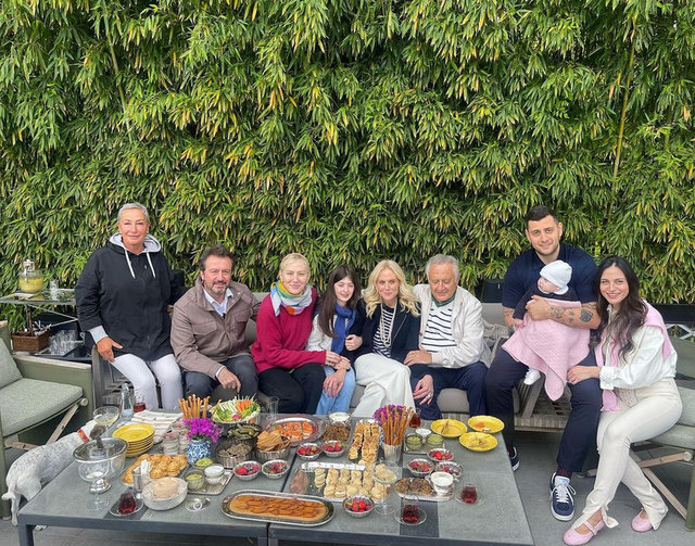 ADİL -BEYHAN BENARDETE ÇİFTİNİN EVİNDE TOPLANAN AYLİN-HAKAN SARUHAN, REZZAN BENARDETE, ADİLCAN İLE SEDA BENARDETE'NİN KIZLARI ADEN ALLEGRA'YI TÜM GÜN KUCAKLARINDAN İNDİRMEDİ