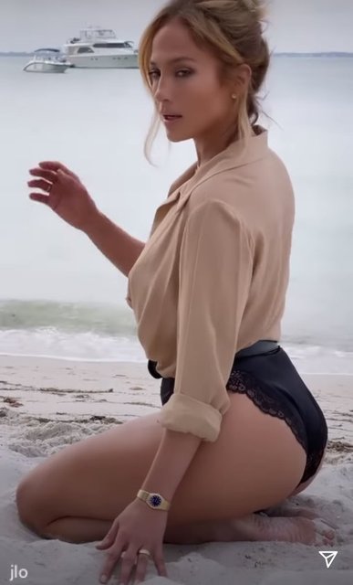 JENNIFER LOPEZ