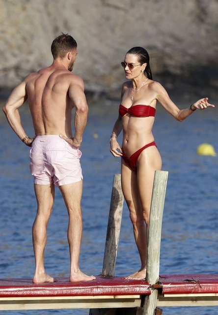ALESSANDRA AMBROSIO, MICHAEL SMURFIT