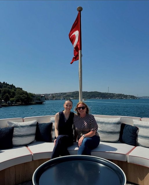 CAROLINE KOÇ, EDA ERDEM
