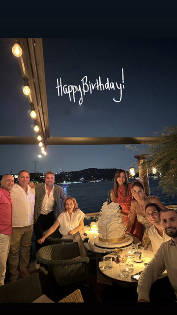 ASLIŞAH ALKOÇLAR DEMİRAĞ YENİ YAŞINI AİLESİYLE BİRLİKTE KUTLADI