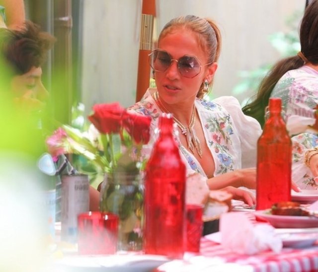 JENNIFER LOPEZ