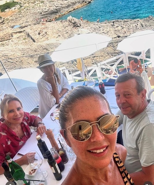 ŞEBNEM-CELAL ÇAPA, BETTINA MACHLER, ZEYNEP ÇARMIKLI İTALYA'DA BİRLİKTE TATİL YAPIYOR