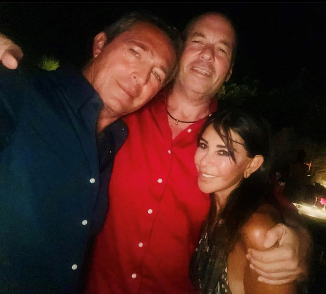 İŞ İNSANI LEVET KIZIL YAKIN DOSTLARI ALİ KOÇ VE SUZAN SABANCI İLE BODRUM'DA BULUŞTU.