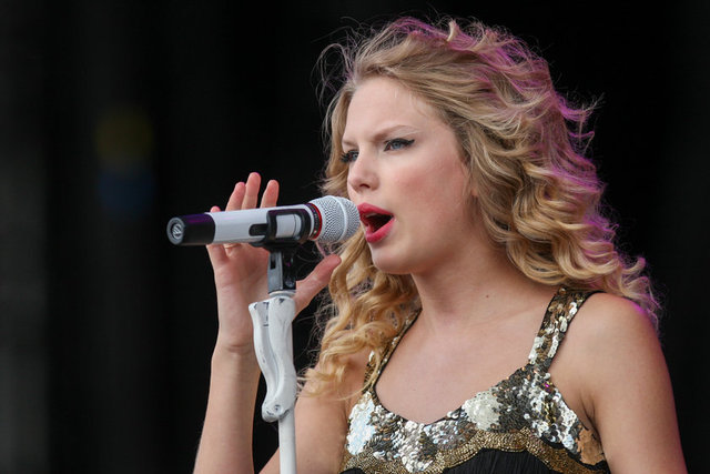 TAYLOR SWIFT