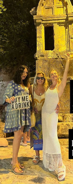 DİNÇKÖK VE ARKADAŞLARI, DALIŞ YAPMADAN ÖNCE KAŞ AKŞAMLARININ TADINI BÖYLE ÇIKARDI