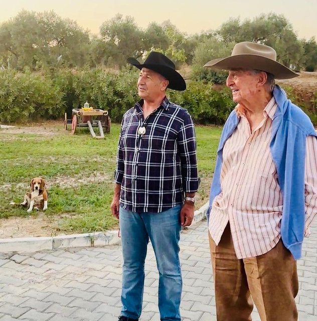 RAHMİ KOÇ'A ÇİFTLİĞİ HALİL İBRAHİM ÇEVİK GEZDİRDİ