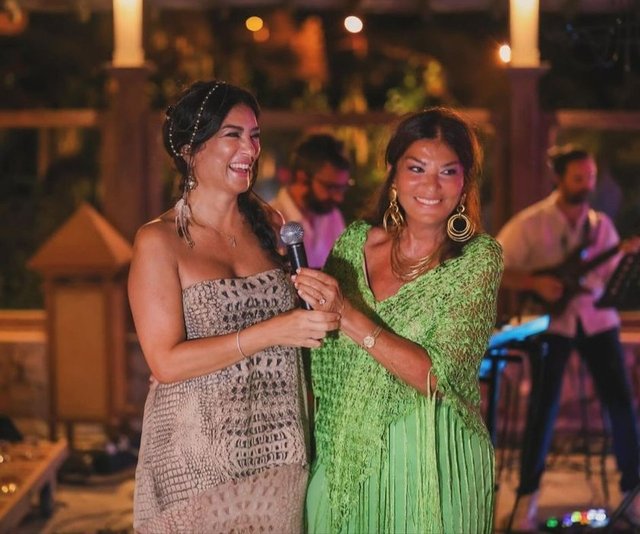 ANNESİ NİLGÜN KEÇİLİ DE KIZI NAZLI KEÇİLİ'NİN YANINDAYDI
