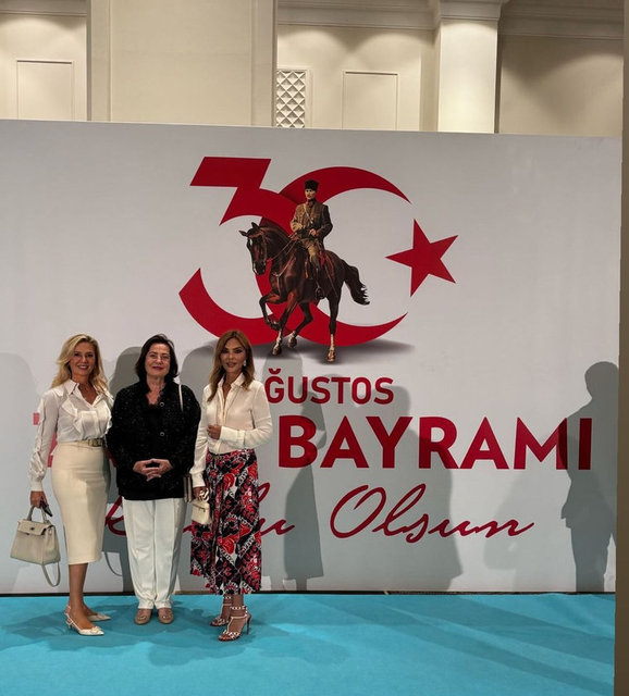 NEŞE GÖNÜL, MONİK İPEKEL VE FERYAL GÜLMAN,  İİSTANBUL VALİLİĞİNCE DÜZENLENEN 30 AĞUSTOS ZAFER BAYRAMI RESEPSİYONUNA KATILDI
