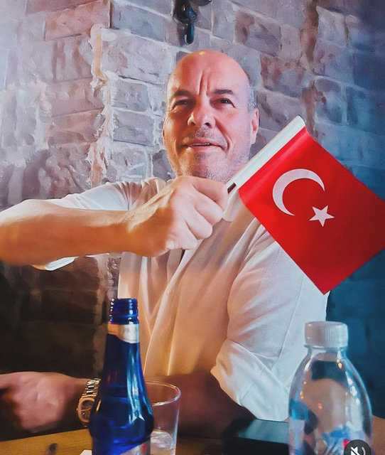 LEVENT KIZIL, BAYRAM COŞKUSU YAŞAYAN ÜNLÜ İSİMLERDENDİ