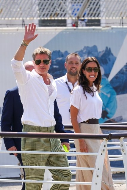 BRAD PITT İLE SEVGİLİSİ INES DE ROMAN İLE İTALYA'DA