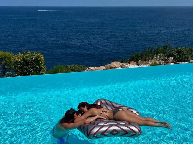DUA LİPA, CALLUM TURNER