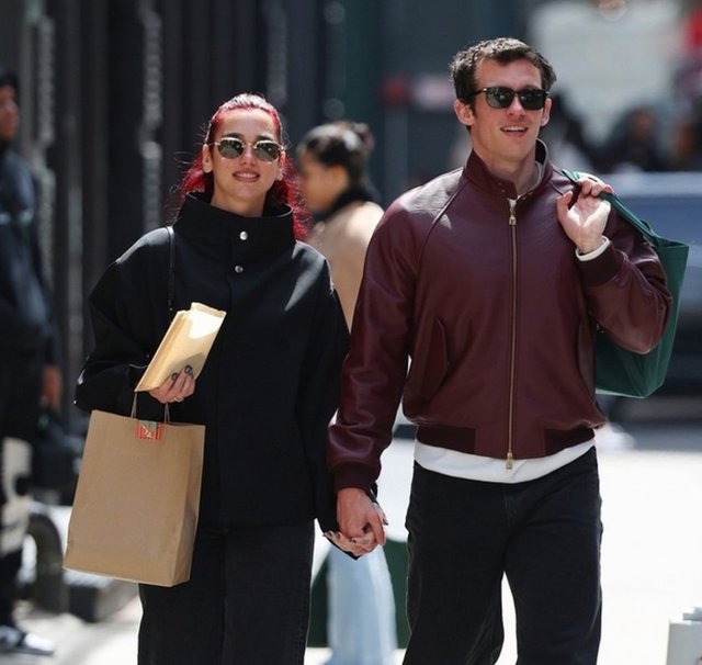 DUA LİPA, CALLUM TURNER