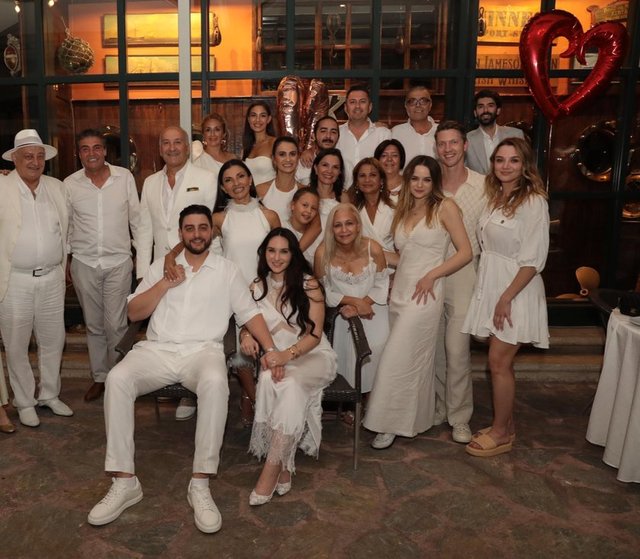 JOEY, KELLI KING, OSMAN YILMAZ KARAOSMANOĞLU