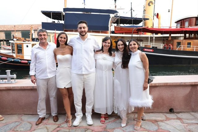 JOEY, KELLI KING, OSMAN YILMAZ KARAOSMANOĞLU