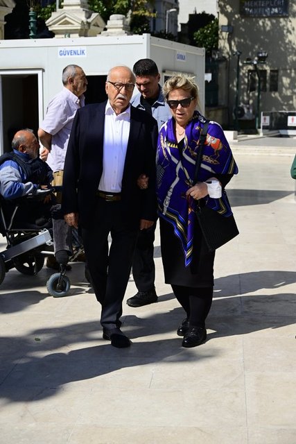 HÜSNÜ-AYŞEN ÖZYEĞİN