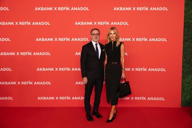 AYLİN VE ÖZCAN TAHİNCİOĞLU ÇİFTİ BİRLİKTE SERGİNİN ÖZEL DAVETİNE KATILDILAR