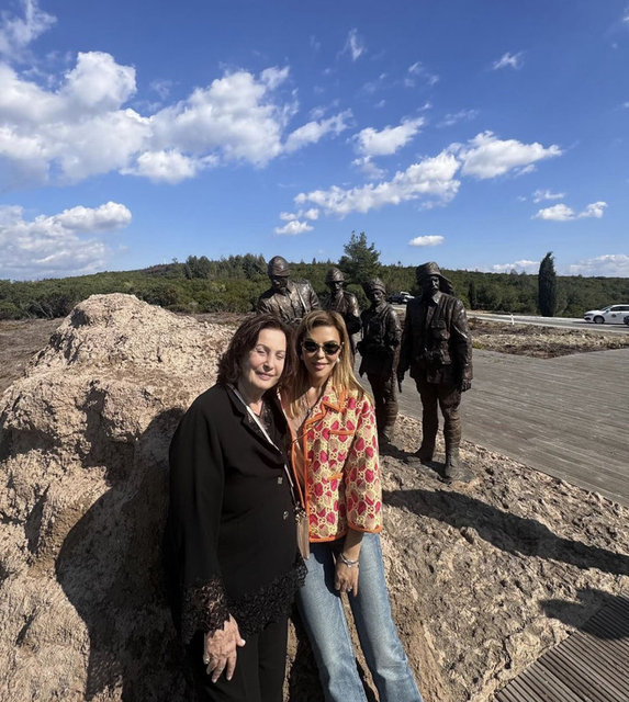 FERYAL GÜLMAN, MONİK İPEKEL