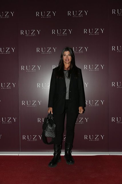 ZEYNEP ÜSTÜNEL