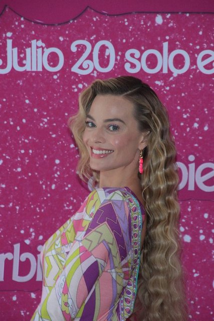 MARGOT ROBBIE