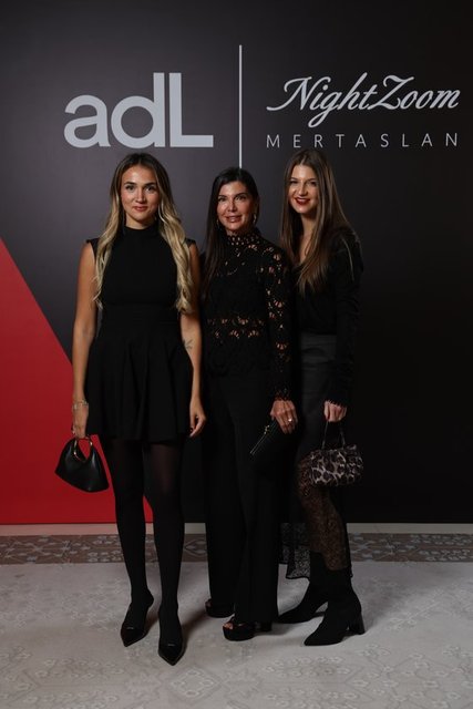 ZEYNEP, MİNA ÜSTÜNEL
