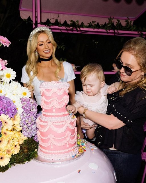 PARIS HILTON
